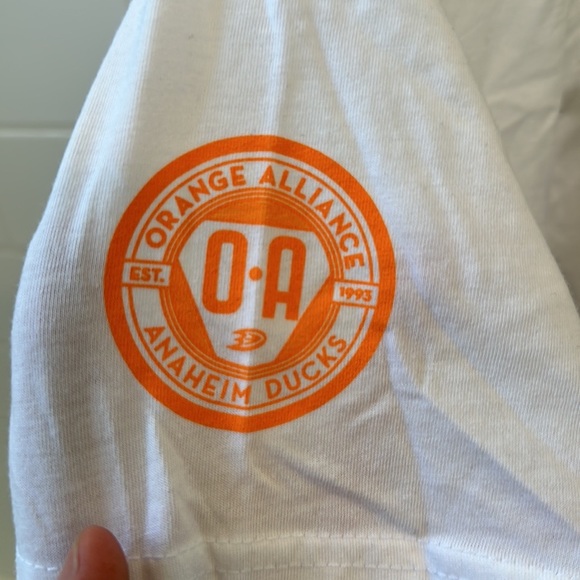 Anaheim Ducks Tshirt - Picture 5 of 7